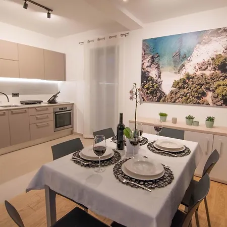 Lägenhet Luxury Vela With Swimming Pool Premantura