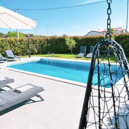Luxury Vela With Swimming Pool Premantura
