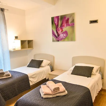Luxury Vela With Swimming Pool * Premantura